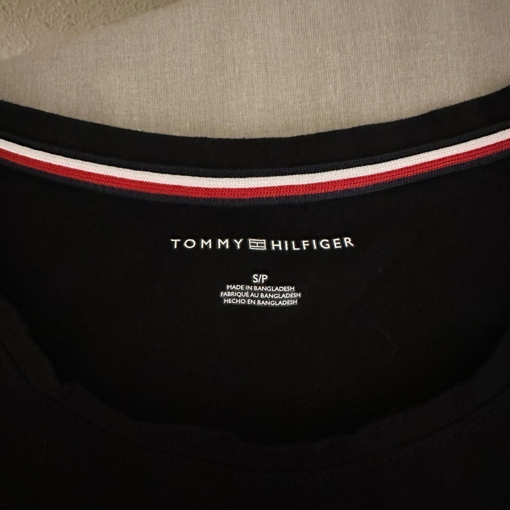Tommy Hilfiger Women's Embroidered Heart-Logo T-Shirt Black Size Small - Picture 5 of 6